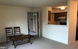 1105 Aspen Dr in Plainsboro, NJ - Building Photo