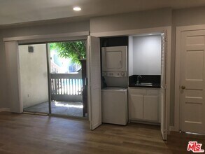 5300 Fairview Blvd in Los Angeles, CA - Building Photo - Building Photo