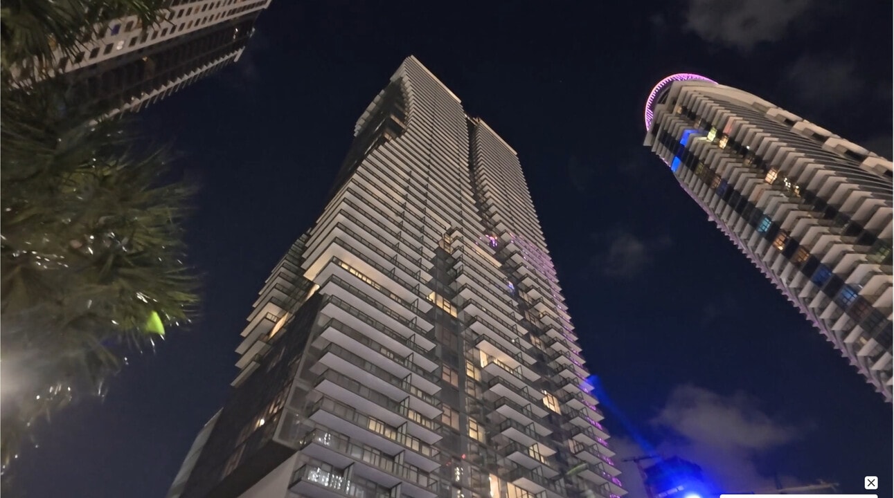 36 NE 1st St, Unit 522 in Miami, FL - Building Photo