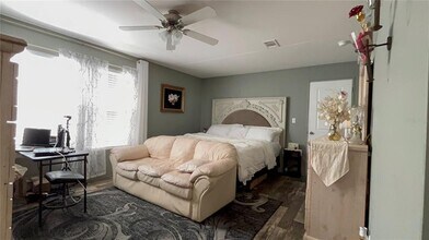 31701 FL-44 in Eustis, FL - Foto de edificio - Building Photo