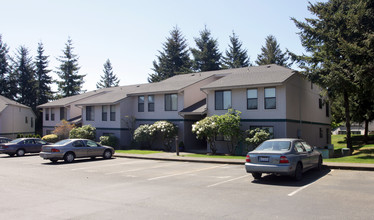 Alameda West Apartments in Fircrest, WA - Foto de edificio - Building Photo