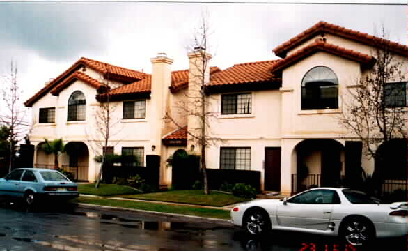 3551-3569 Green Ave in Los Alamitos, CA - Foto de edificio - Building Photo