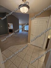 1077 Wildwood Ln in Schererville, IN - Building Photo - Building Photo
