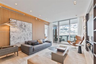 300 Biscayne Blvd Way in Miami, FL - Building Photo