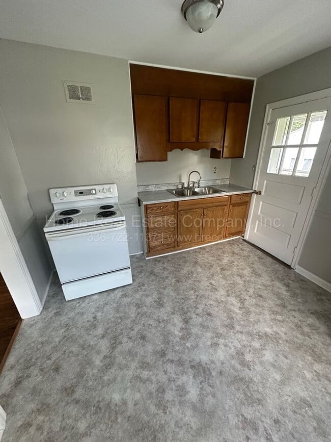1916 Dacian St in Winston-Salem, NC - Building Photo - Building Photo