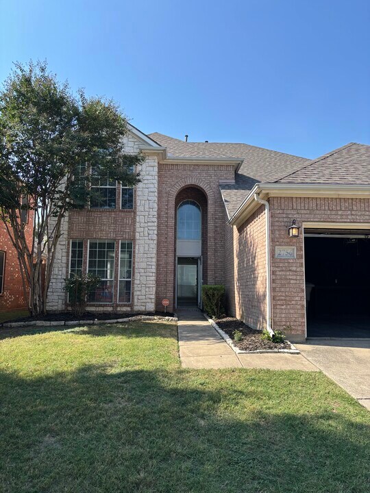 2756 Thorncreek Ln in Fort Worth, TX - Foto de edificio