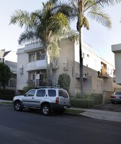 1552 Armacost Avenue, Apartamentos