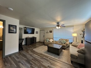 757 Ocean Ct NW in Ocean Shores, WA - Foto de edificio - Building Photo