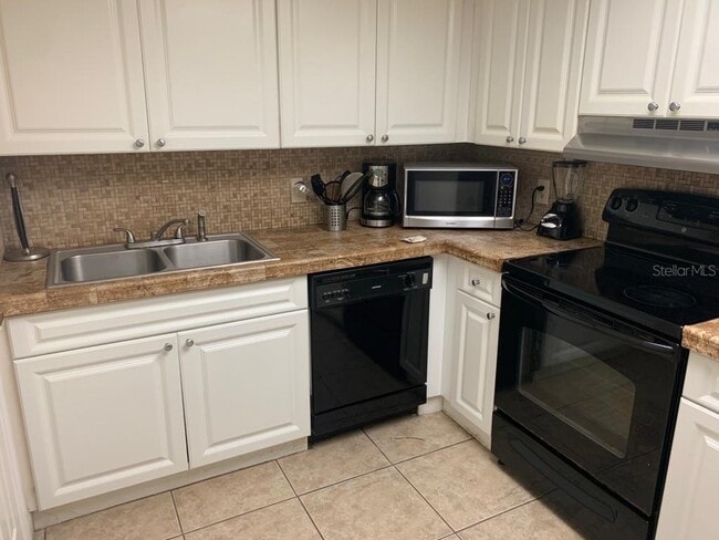 9932 Sweepstakes Ln in Orlando, FL - Building Photo - Building Photo