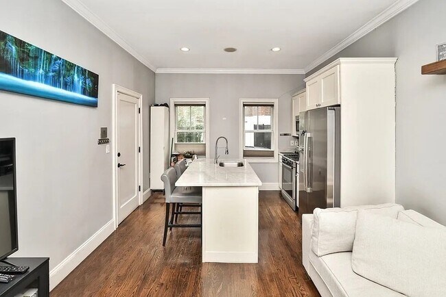 254 Bowen St in Boston, MA - Building Photo - Building Photo