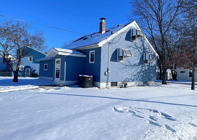 901 Harlem Rd in Machesney Park, IL - Building Photo - Building Photo