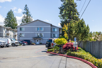 Heritage at Deer Creek in Everett, WA - Building Photo - Building Photo