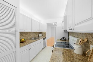 1351 SW 125th Ave in Pembroke Pines, FL - Building Photo