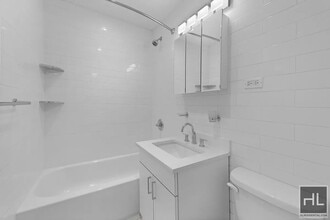 E 87 ST Near Lex. 4/5/6 & Q Train, Dishwasher & NO Broker's Fees! in New York, NY - Foto de edificio - Building Photo