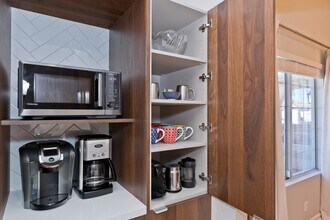 505 S Farrell Dr, Unit Los Balcones Summer Rent in Palm Springs, CA - Building Photo - Building Photo