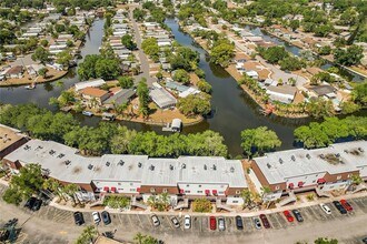 9201 Tudor Dr in Tampa, FL - Building Photo - Building Photo