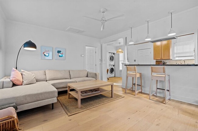 205 W Annie St in Austin, TX - Building Photo - Building Photo