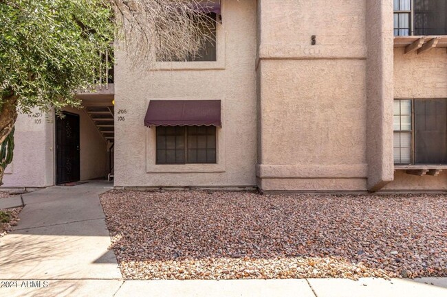 1077 W 1st St in Tempe, AZ - Foto de edificio - Building Photo