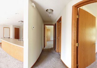 1560 Gunston Dr in New Richmond, WI - Building Photo - Building Photo