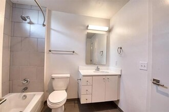 627 Couch Dr in Oklahoma City, OK - Building Photo - Building Photo