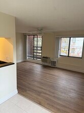 112 Centre St in Brookline, MA - Building Photo - Building Photo