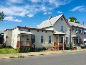 426 Carroll St in Hudson, NY - Building Photo - Building Photo