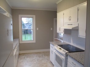 89 Burrstone Rd in New York Mills, NY - Building Photo - Building Photo