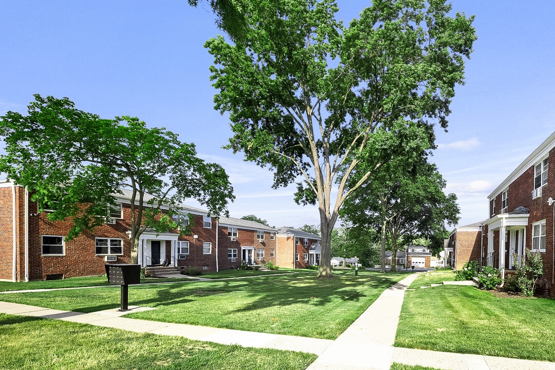 Matawan Court Apartments in Matawan, NJ - Foto de edificio