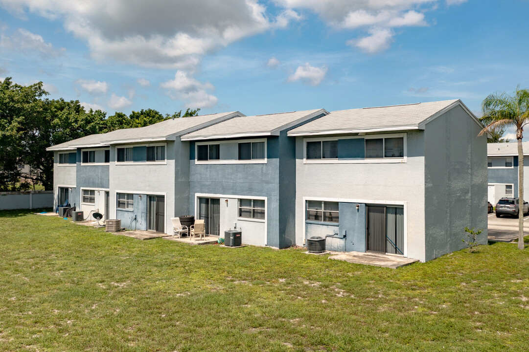 Spinnaker Landing Apartments in Riviera Beach, FL - Foto de edificio