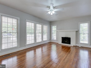 1542 Chain Bridge Rd in McLean, VA - Building Photo - Building Photo