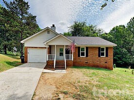 6120 Coltswood Ct in Charlotte, NC - Building Photo