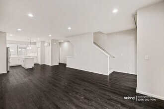 1049 SW 99th Pl in Seattle, WA - Foto de edificio - Building Photo