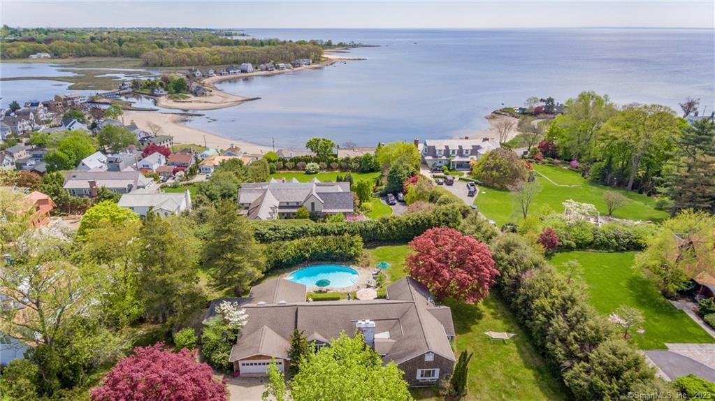19 Bluewater Hill in Westport, CT - Foto de edificio