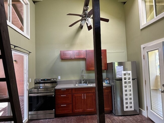 220 Laniloa Way in Haiku-Pauwela, HI - Building Photo - Building Photo
