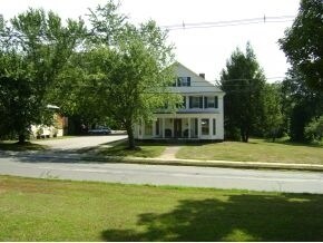 18 Main St in Swanzey, NH - Foto de edificio