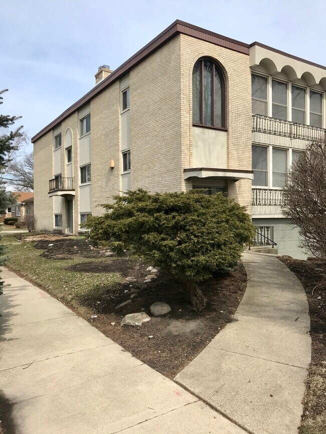 4954 Old Orchard Rd Apartments and Nearby Skokie Apartments For Rent