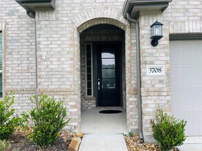 3708 Rock Ledge Dr in Rosenberg, TX - Foto de edificio - Building Photo