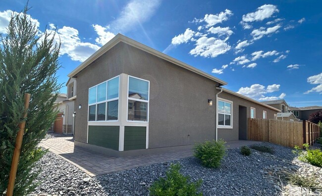 2494 Metolius Dr in Sparks, NV - Building Photo - Building Photo