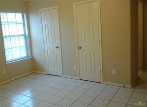2301 Dora Jeanne Dr in Mission, TX - Foto de edificio - Building Photo