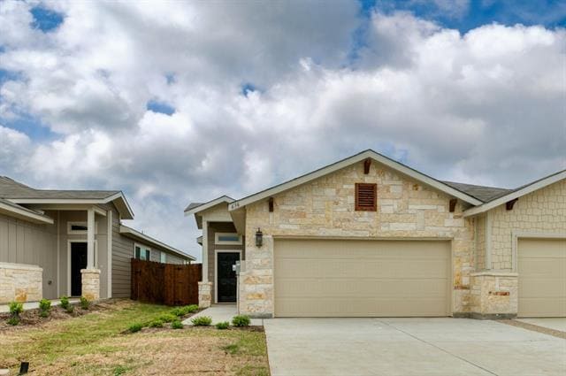 636 Harvest Moon Dr in Venus, TX - Building Photo - Building Photo