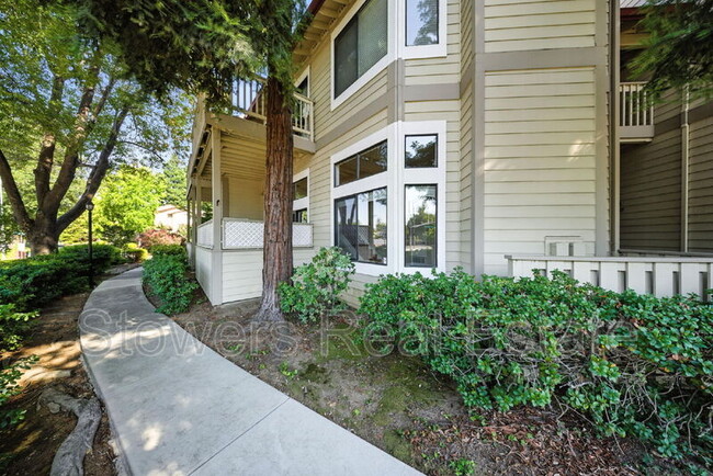 property at 3393 Smoketree Commons Dr