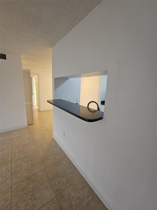 12172 St.Andrews Pl in Miramar, FL - Foto de edificio - Building Photo