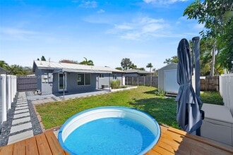 380 NW 47th Ct in Fort Lauderdale, FL - Building Photo - Building Photo