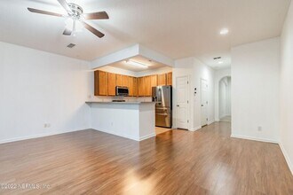 5737 Parkstone Crossing Dr in Jacksonville, FL - Building Photo - Building Photo