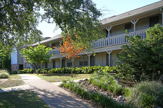 Aspen Run I and II in Tallahassee, FL - Foto de edificio - Building Photo