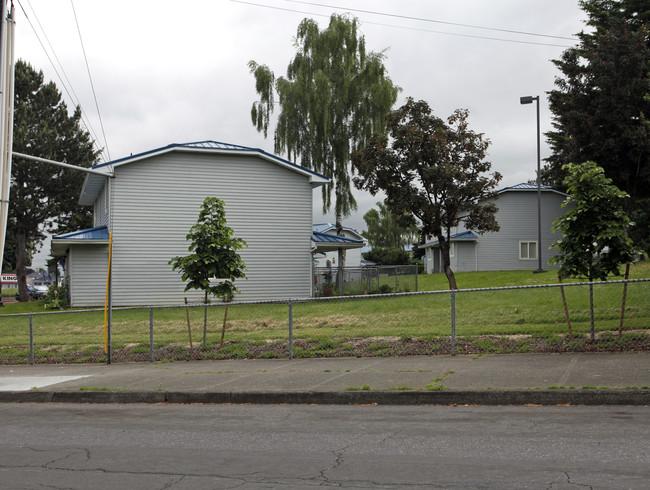 Stark Manor Apartments in Gresham, OR - Foto de edificio - Building Photo