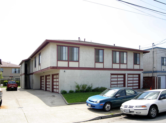 1310-1320 Hellings Ave in Richmond, CA - Building Photo - Building Photo