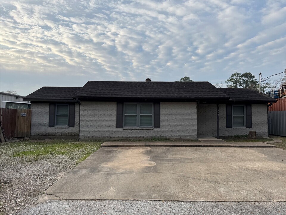 21532 W Hammond Dr in Porter, TX - Building Photo