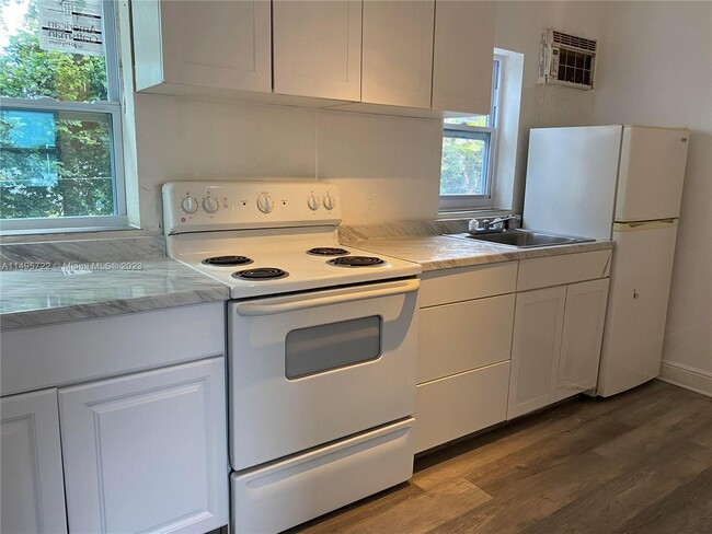 1238 NE 110th St, Unit 3 in Miami, FL - Building Photo - Building Photo