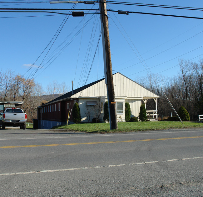 73 Hudson River Rd in Waterford, NY - Building Photo - Building Photo